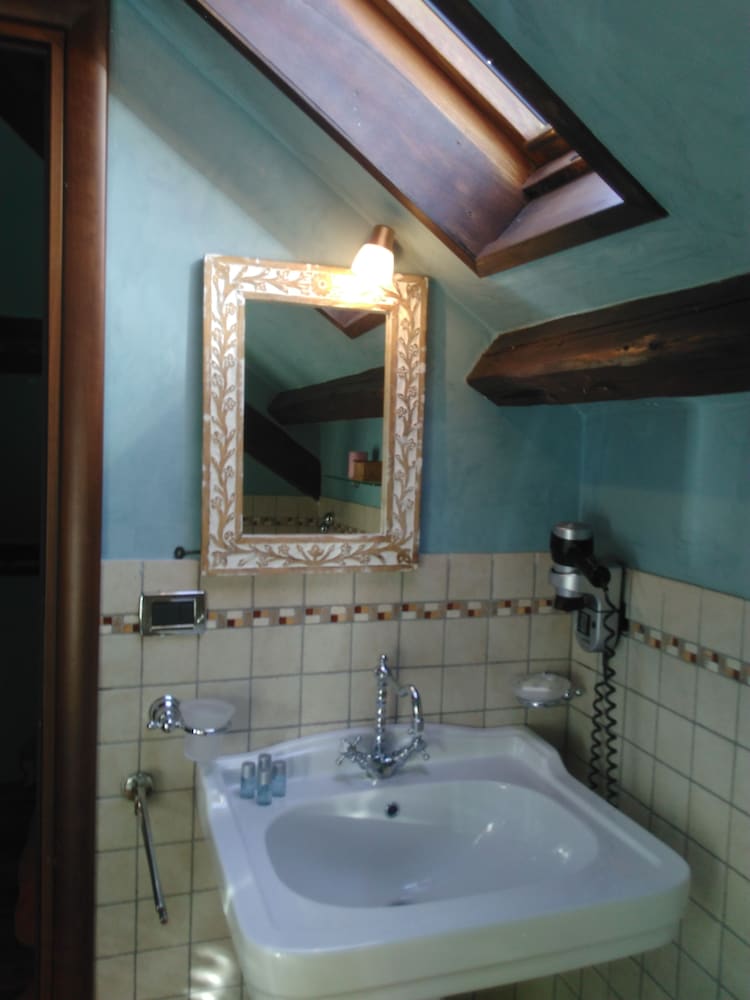 Family Quadruple Room, Ensuite, Tower photo 3