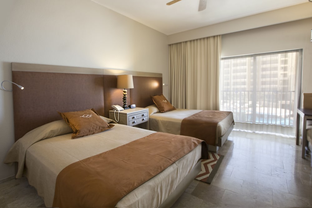 Junior Suite, 2 Double Beds, Ocean View - Photo 5