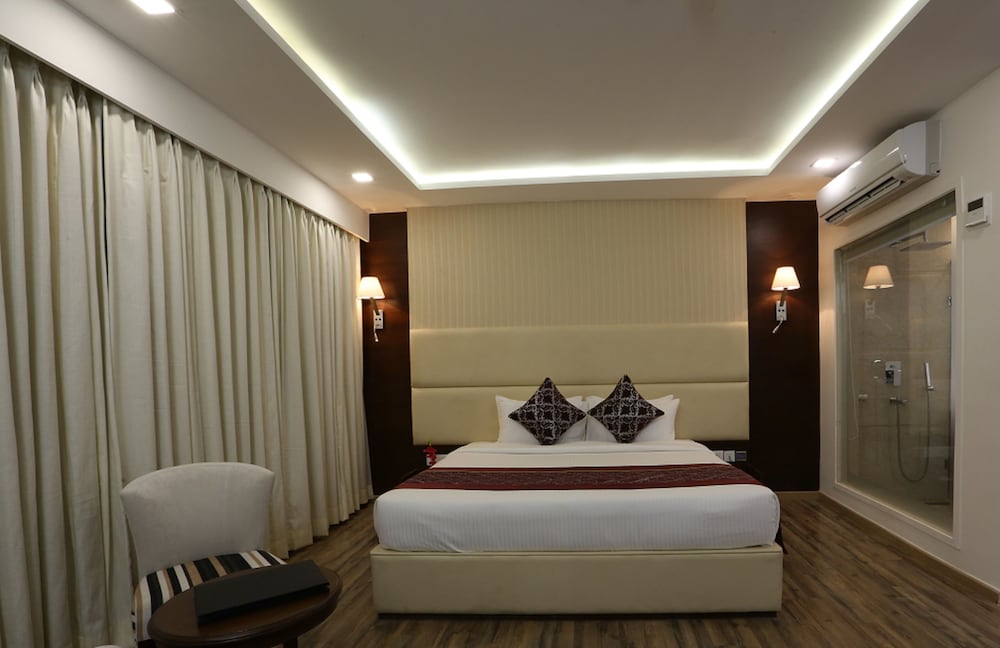 Club Double Room, 1 Queen Bed, Smoking photo 3
