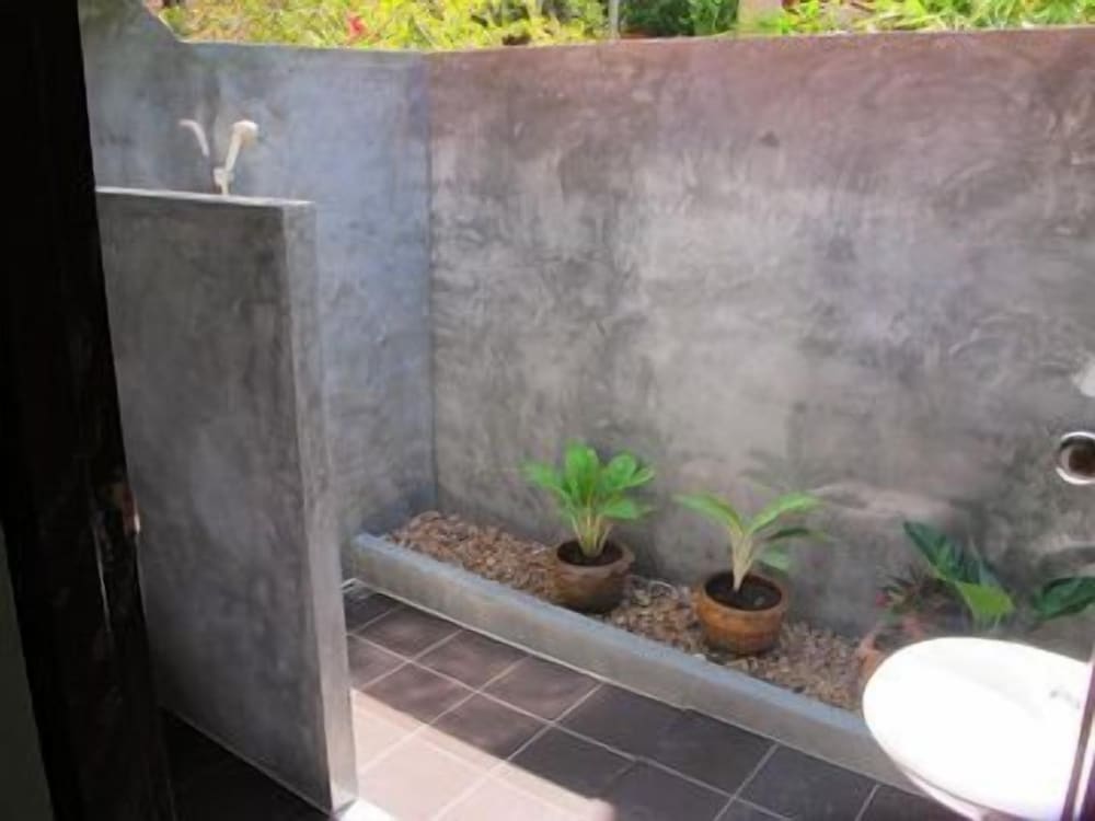 Deluxe Bungalow (Beachfront) photo 2