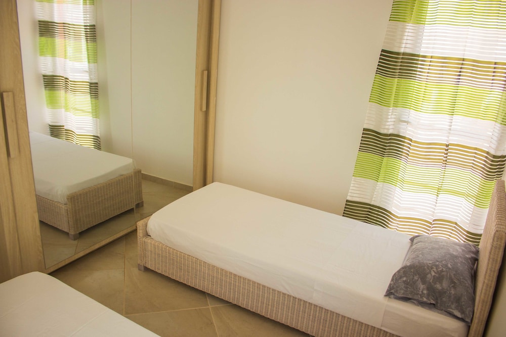 Apartment, 2 Bedrooms, Ocean View photo 2