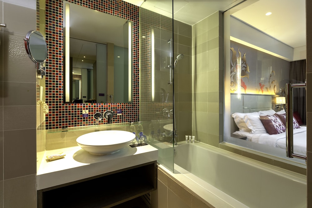 Deluxe Room, 2 Twin Beds, Pool Access photo 3