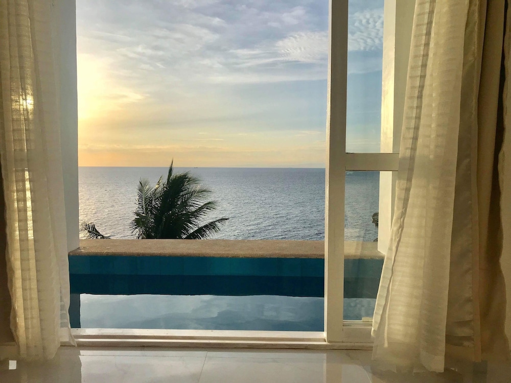 Romantic Room, 1 Queen Bed, Private Pool, Ocean View photo 2