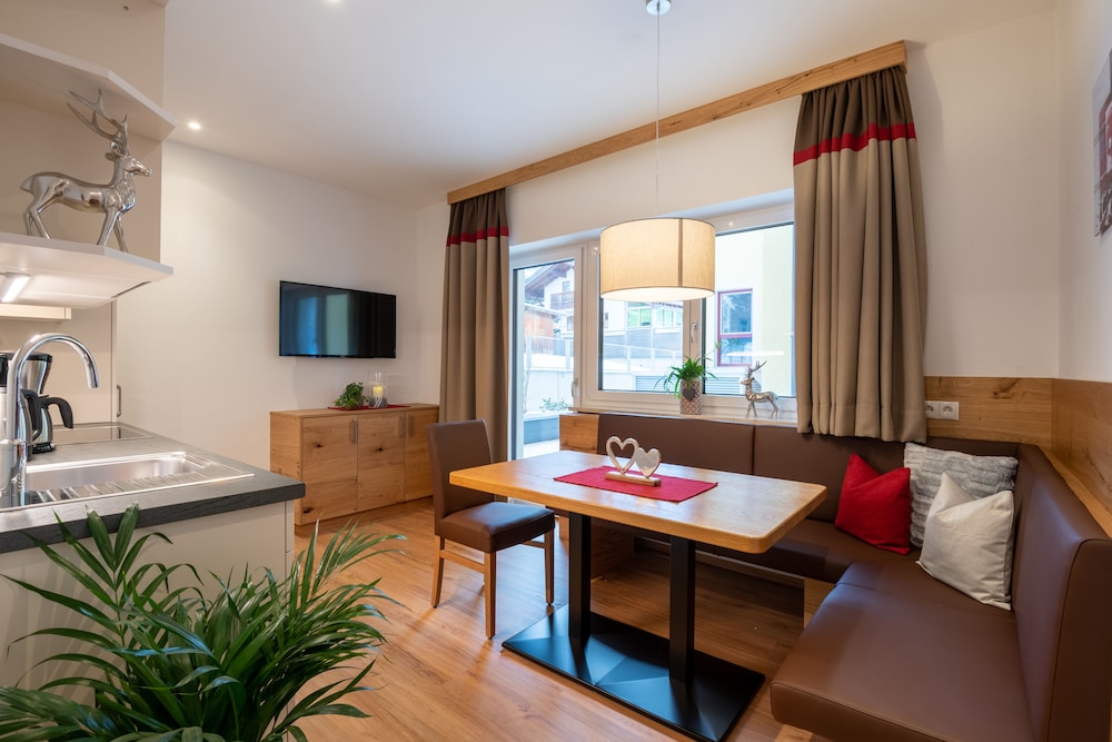 Family Apartment, 2 Bedrooms, Pool Access, Mountainside (cleaning fee 105 EUR)