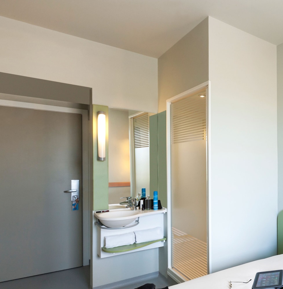 Basic Room, 1 Double Bed - Photo 1