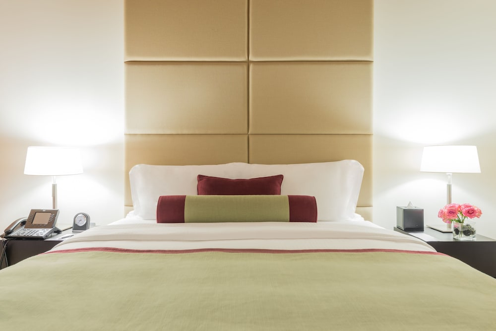 Superior Room, 1 King Bed photo 3