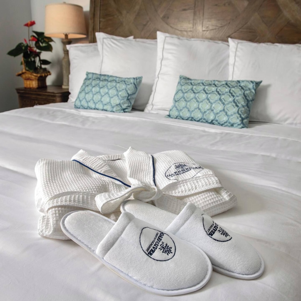 Family Double Room, 2 Queen Beds, River View (Riverfront) - Photo 4