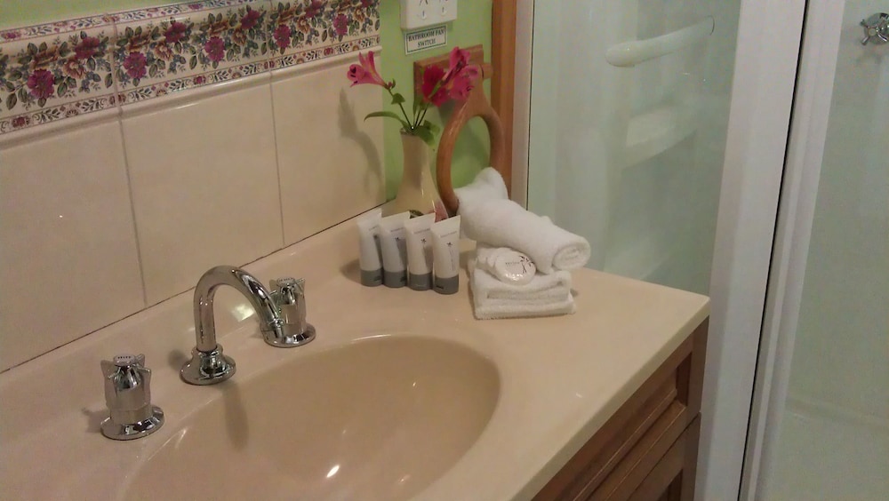 The Pines Seaview Cottage photo 3