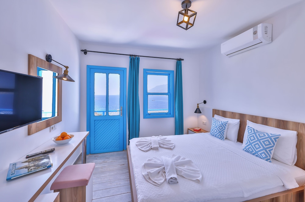 Double Room, Balcony, Sea View photo 3