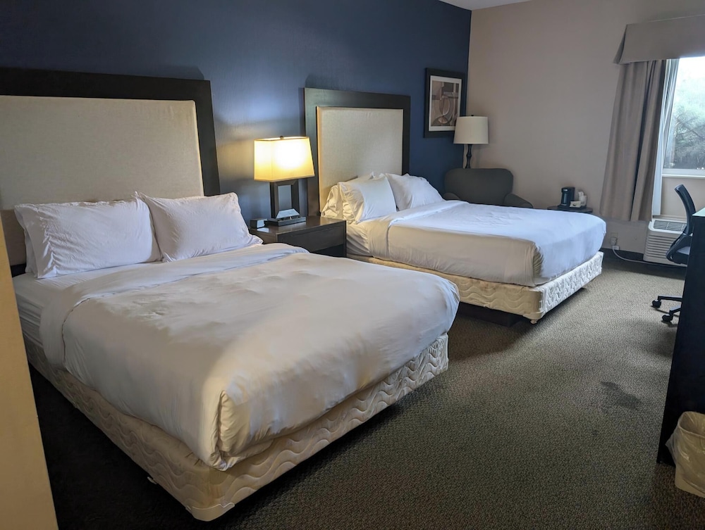 Room, 2 Queen Beds, Non Smoking - Photo 1