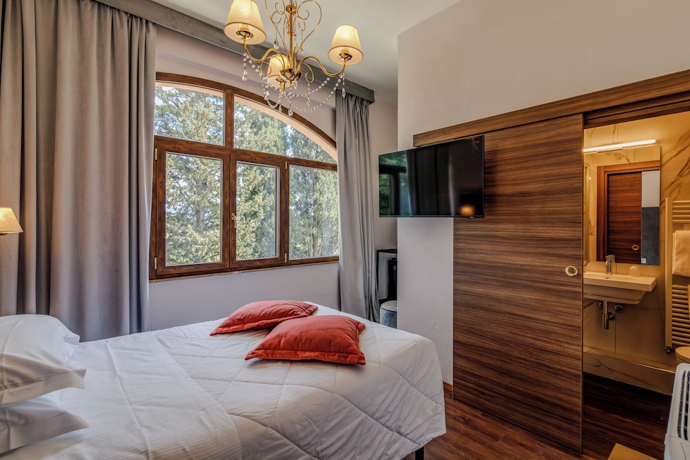 Comfort Single Room, 1 Large Twin Bed (SPA access)