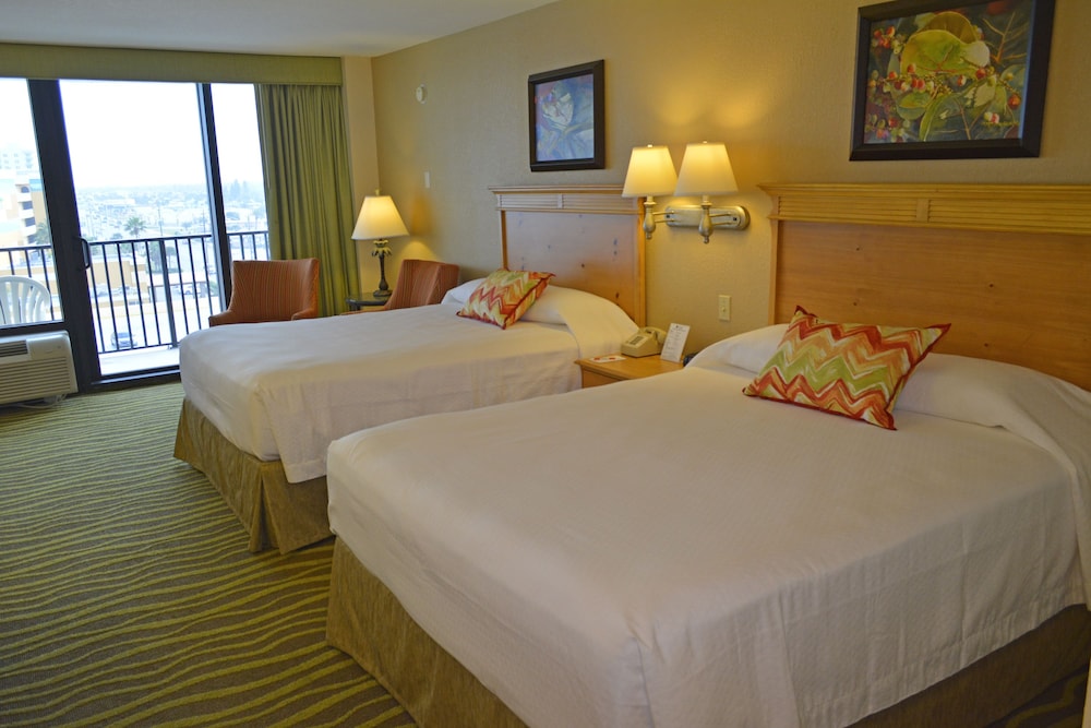 Standard Room, 2 Queen Beds, Kitchen, Partial Ocean View - Photo 12