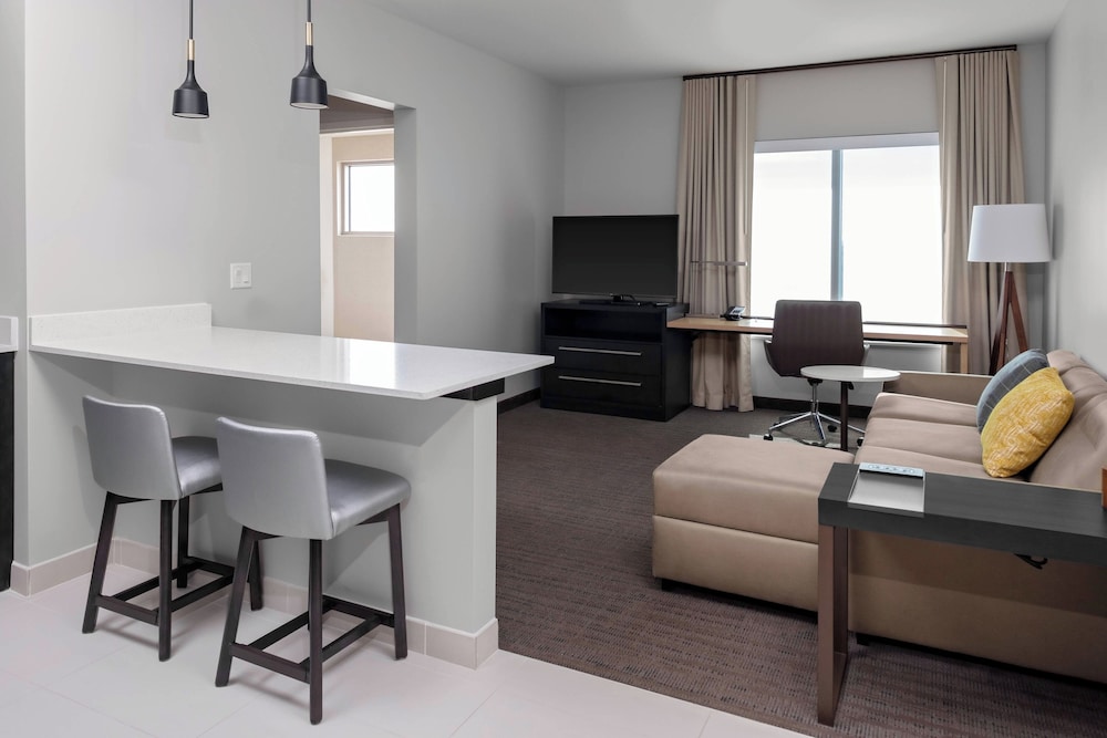 Suite, 1 Bedroom, Corner - Photo 1