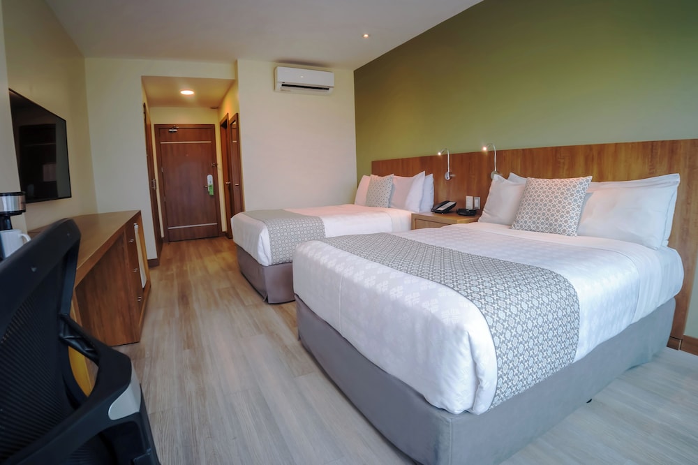 Business Room, 2 Double Beds - Photo 1