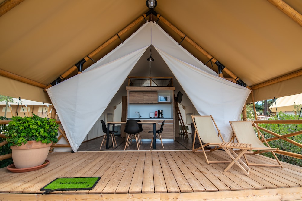 Premium Safari Tent, 3 Bedrooms (4+2)