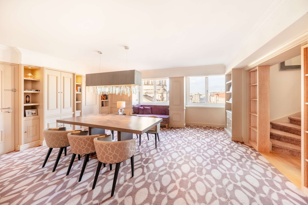 Presidential Suite, 1 King Bed (Dome View, Lounge Access) thumbnail 5