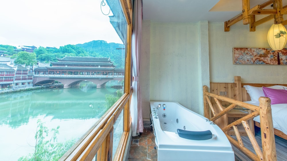 Honeymoon Double Room, River View photo 3