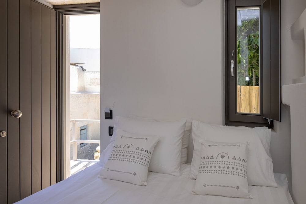 Cocoon Room Private Patio photo 3