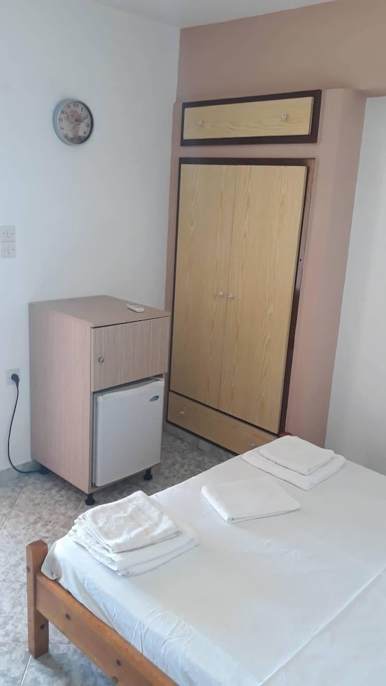 Basic Double or Twin Room, Smoking photo 2