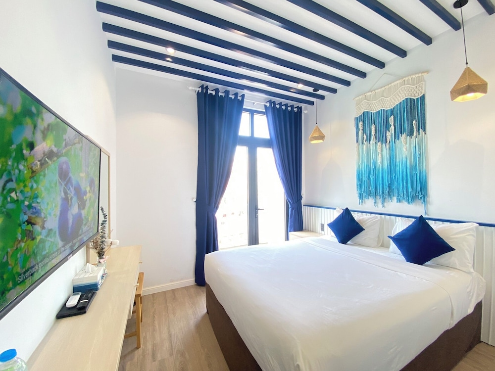 Standard Double Room, 1 Queen Bed, Balcony, Mezzanine