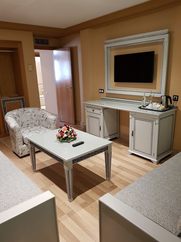 Senior Suite