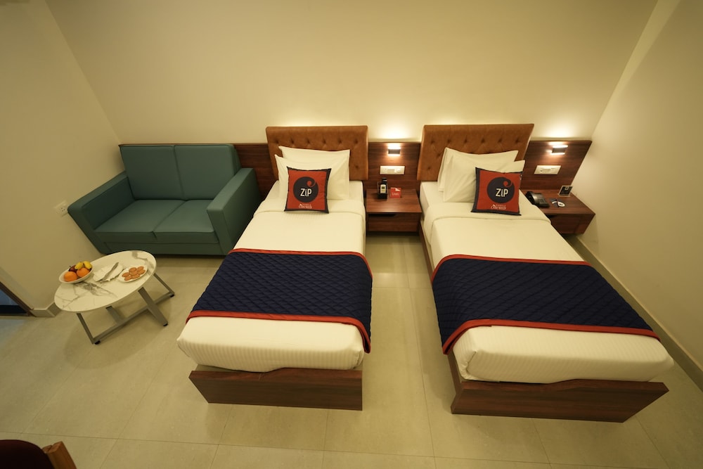 Premium Twin Room photo 3