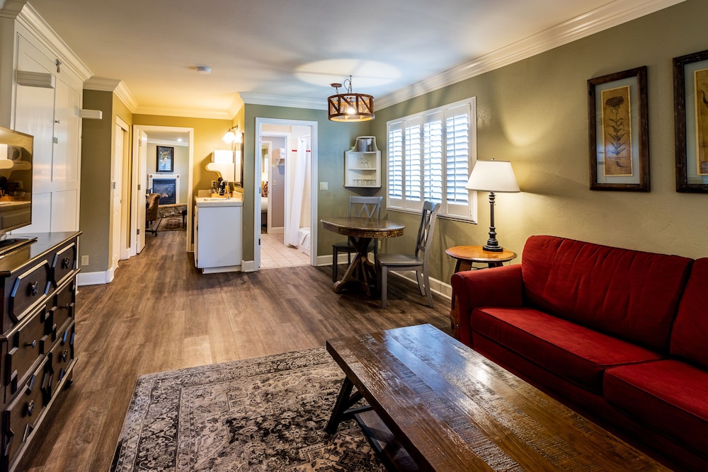 Family Suite, Fireplace - Photo 2