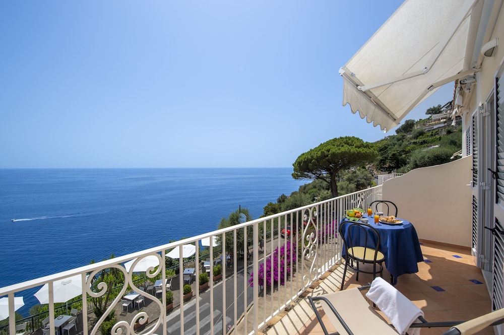 Standard Quadruple Room, Balcony, Sea View photo 3