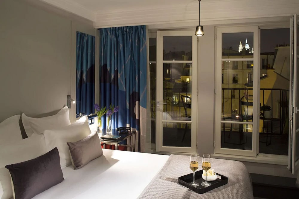 Deluxe Room, Balcony with access spa thumbnail 5