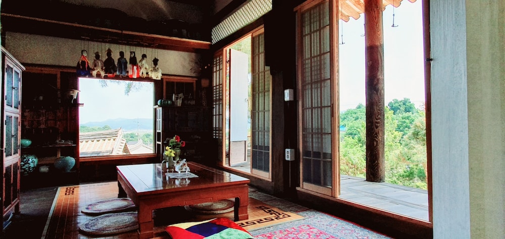 Room (keunsarangchae) photo 1