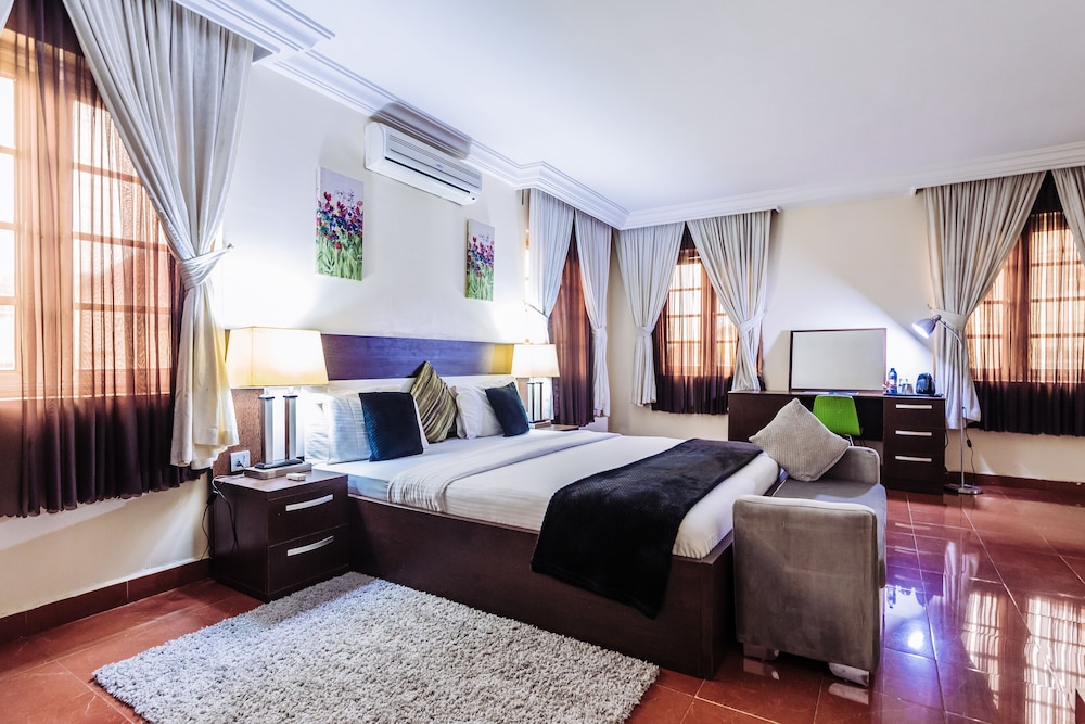 Executive Suite, 1 Queen Bed, Ensuite photo 3