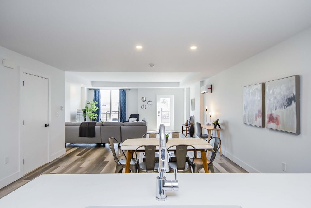 Luxurious 3 Bedroom Brand NEW Town House, 사진 24