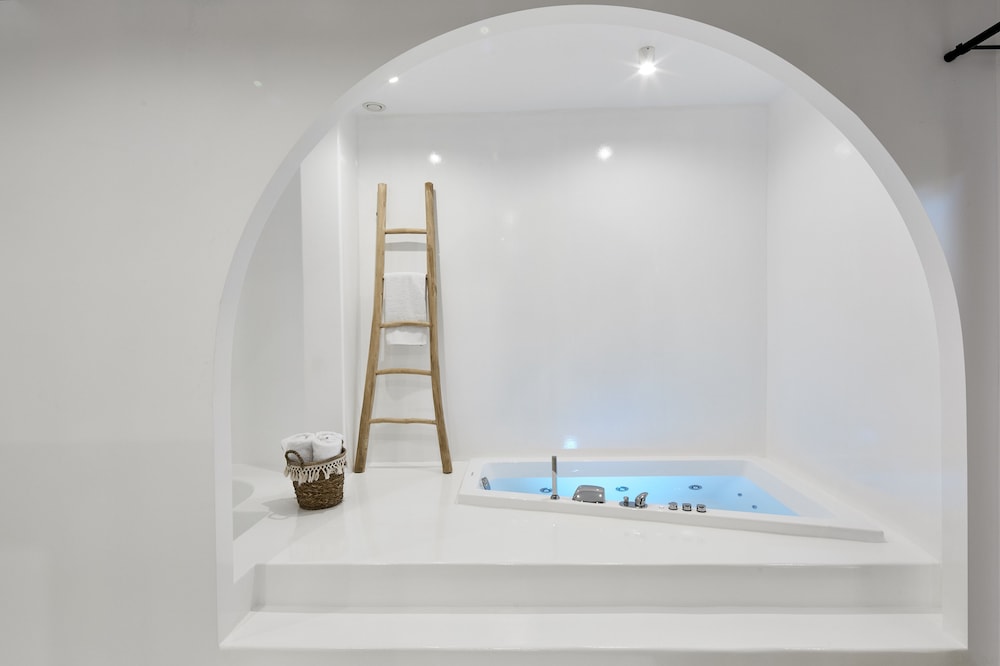 Exclusive Suite, Hot Tub (Indoor) - Photo 10