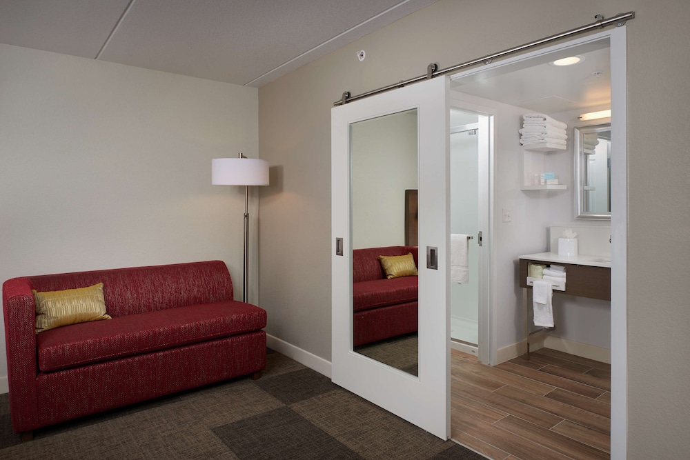 Studio Suite, 1 King Bed, Non Smoking - Photo 3