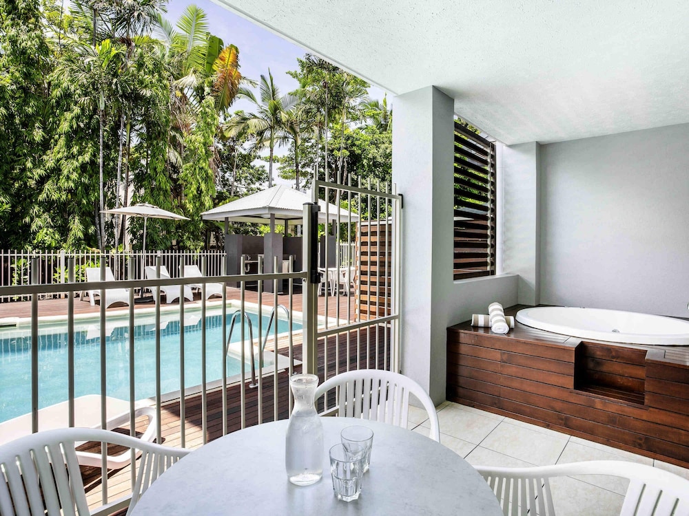 Room, 1 Bedroom (Swim Out) - Photo 6