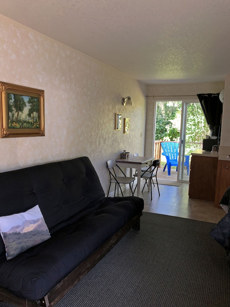 2. Garden Room (No Pets)