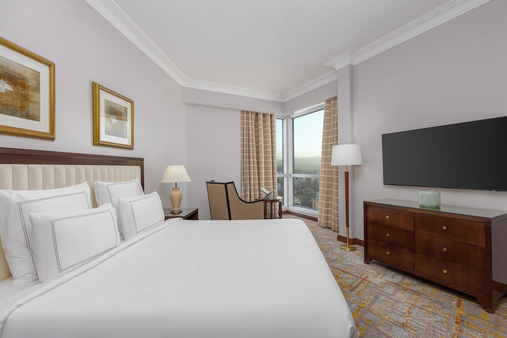 Junior Suite Partial Kaaba View