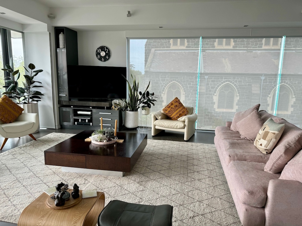 Yacht View Apartment - Two-Bedroom, photo 6