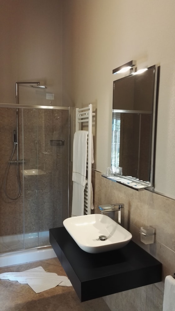 Executive Suite, 1 Bedroom, Balcony, Pool View photo 3
