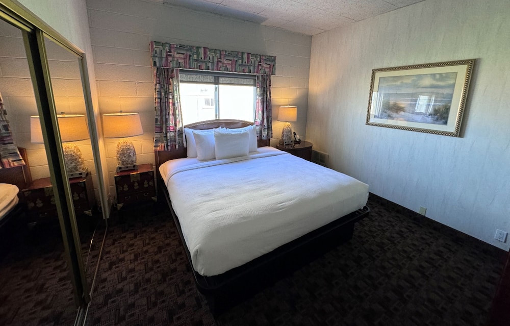 Executive Suite, 1 King Bed with Sofa bed, Ocean View - Photo 1