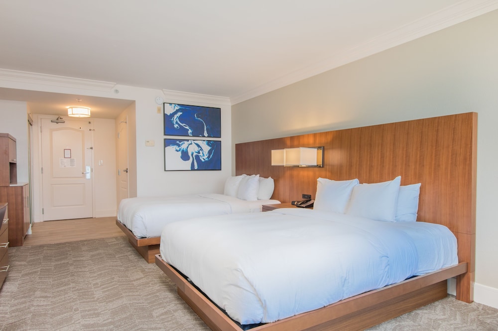 Room, 2 Queen Beds, Pool View - Photo 3