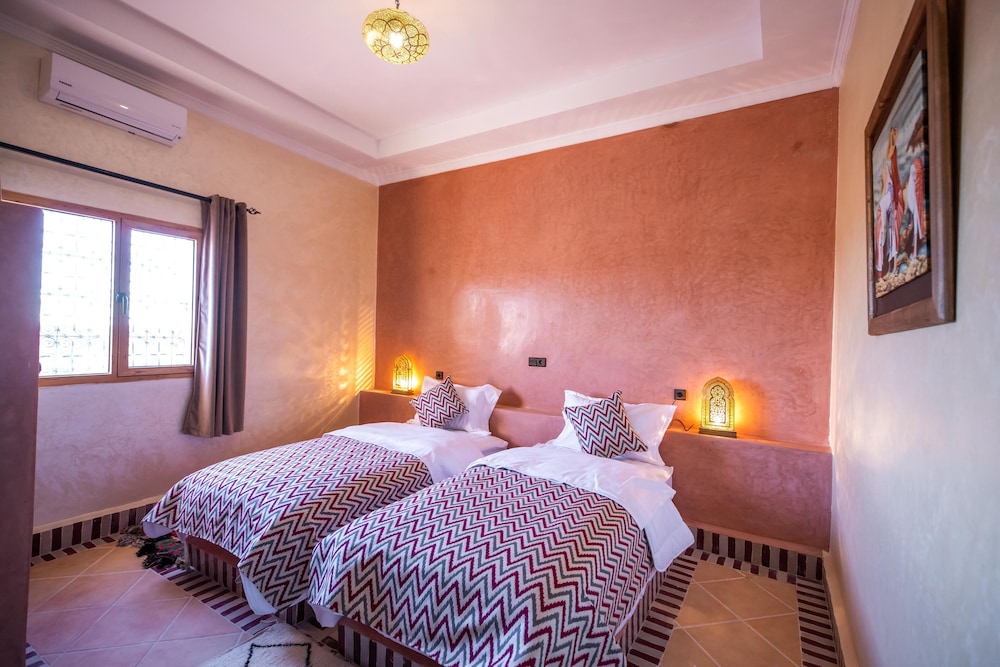 Deluxe Twin Room - Photo 11