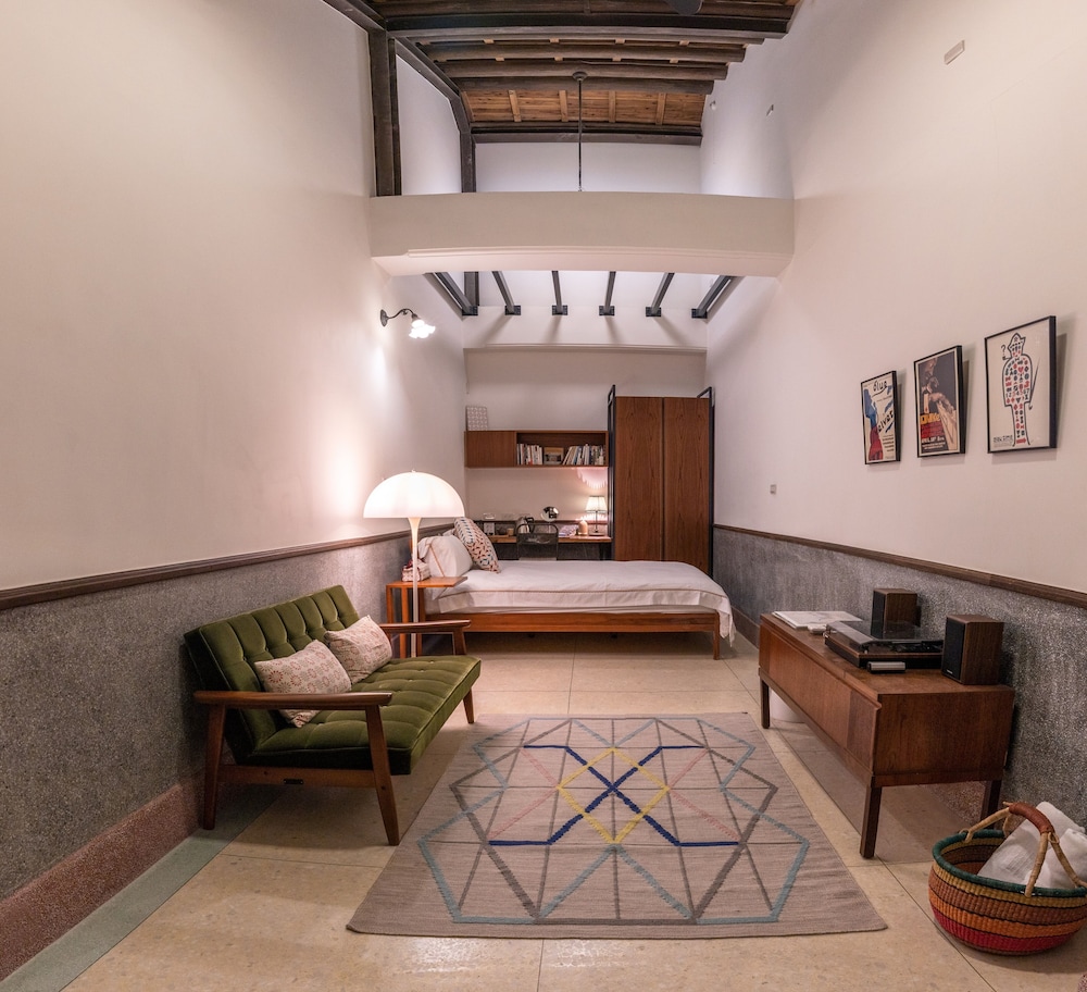 Standard Double Room, Bathtub