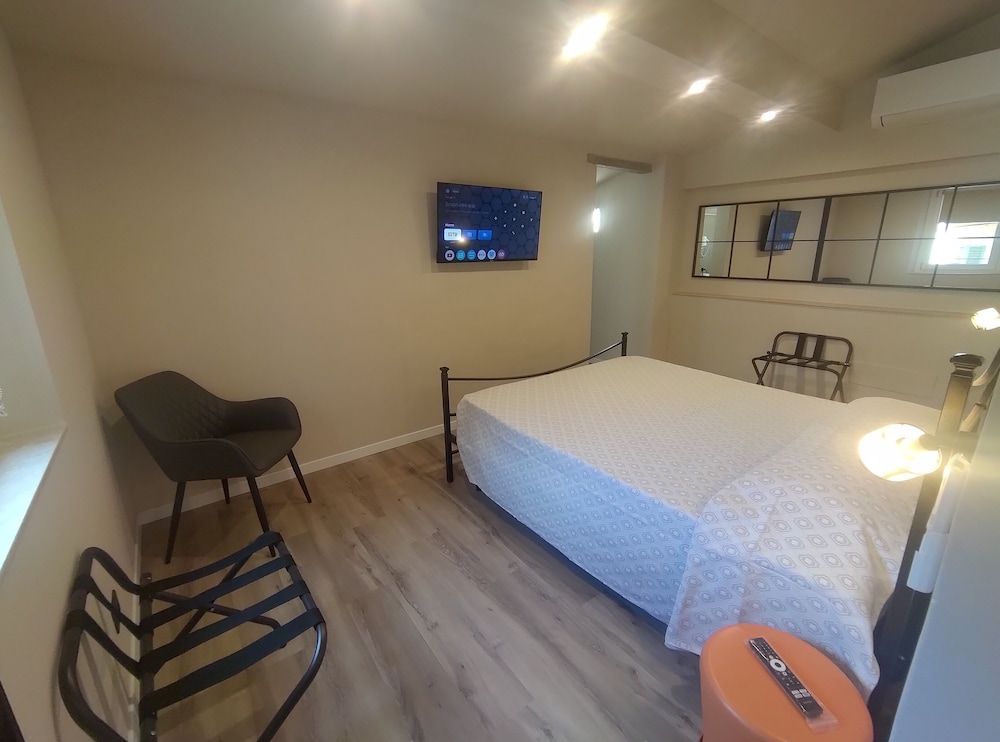 Classic Apartment, 1 Queen Bed with Sofa bed, Annex Building
