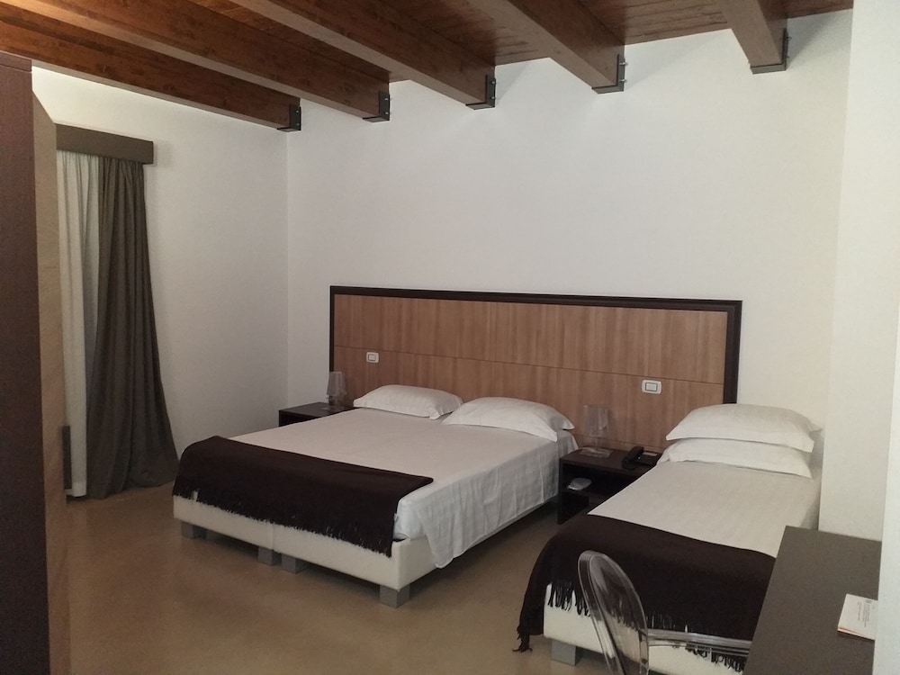 Classic Triple Room, 1 Bedroom, Mobility Accessible