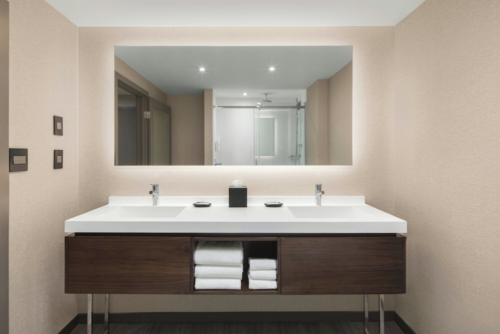 Room, 1 King Bed, Terrace - Photo 11