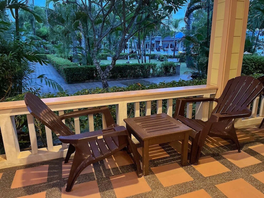 Bungalow, Pool View - Photo 13