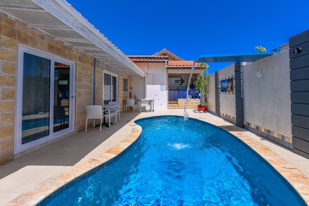 Pool side Apartment Deluxe