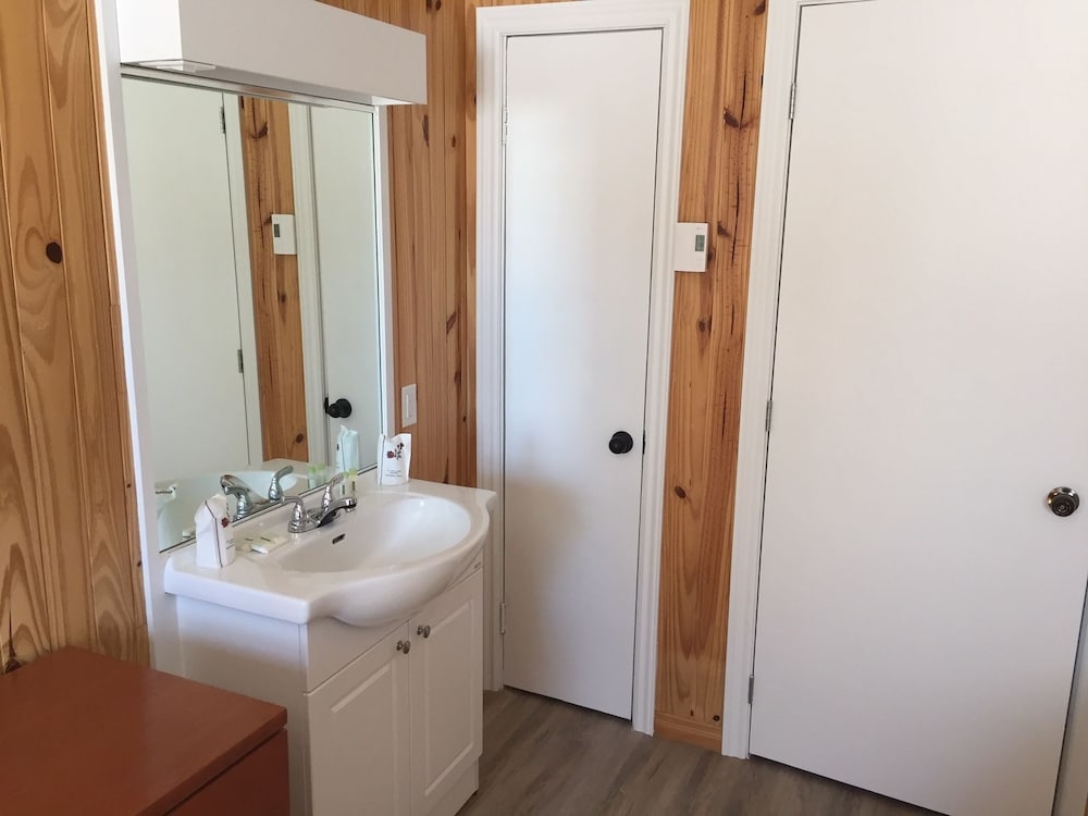 Economy Twin Room (Motel / 2 single beds) photo 3
