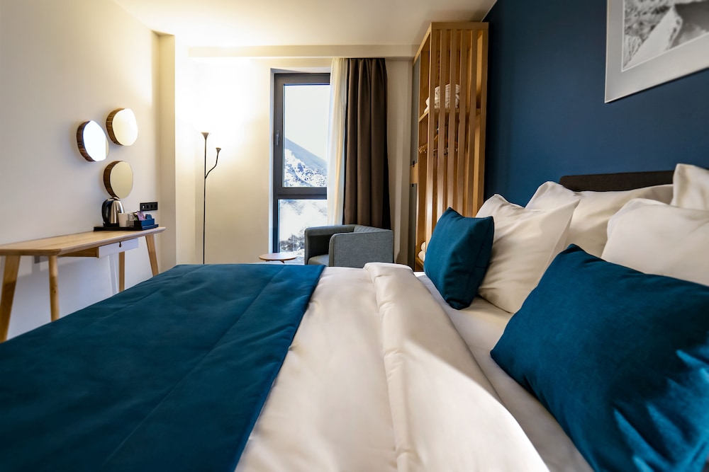 Double Room, Mountain View - Photo 1